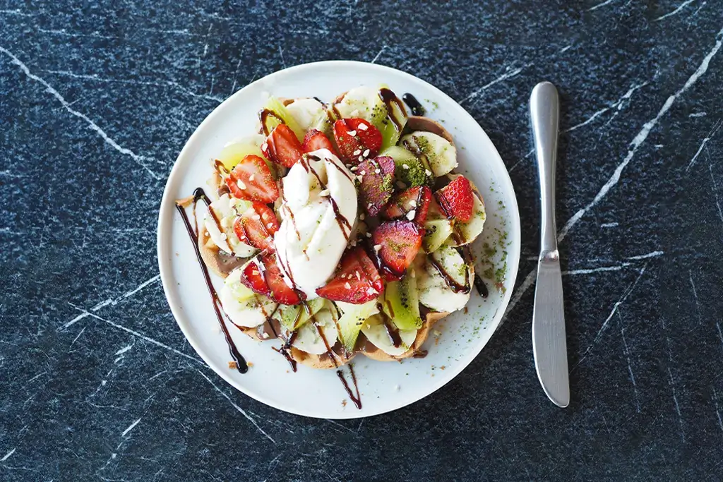 Fruit Slice with Vanilla Cream and Nutella