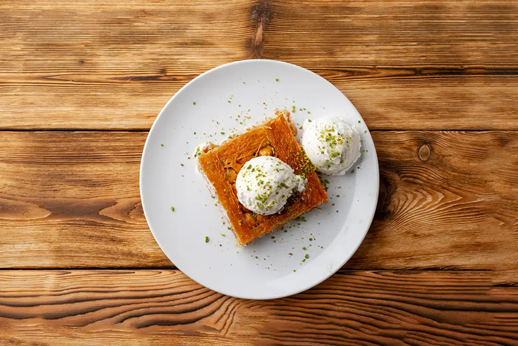 Qunafa with Gulab Jamun and Vanilla Cream